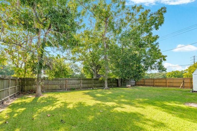 919 N Avenue A, Freeport, TX 77541