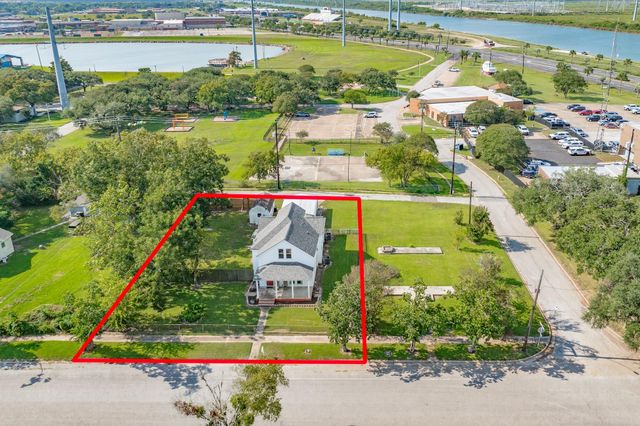 919 N Avenue A, Freeport, TX 77541