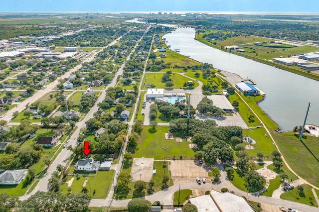 919 N Avenue A, Freeport, TX 77541