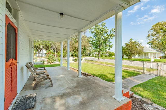 919 N Avenue A, Freeport, TX 77541