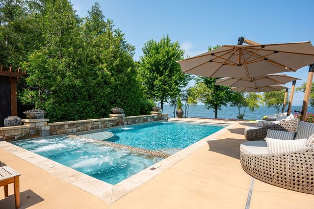 5707 Bay Shore Drive, Sturgeon Bay, WI 54235