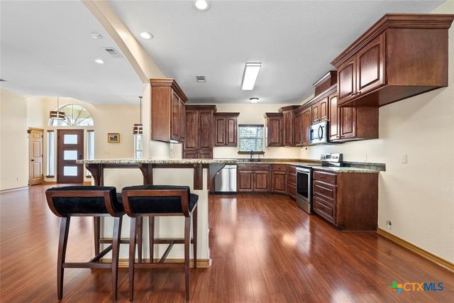 330 Arbors Circle, Elgin, TX 78621