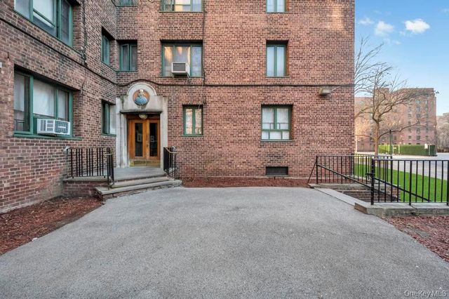 1690 Metropolitan Avenue 1E, Bronx, NY 10462