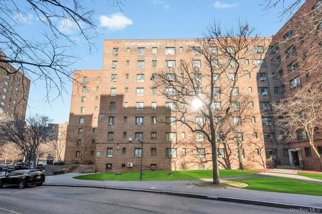 1690 Metropolitan Avenue 1E, Bronx, NY 10462