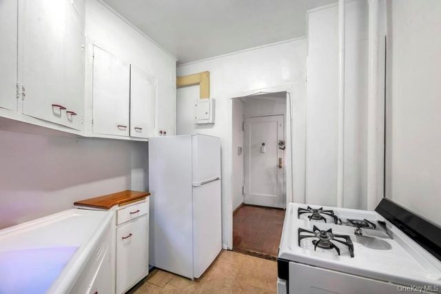 1690 Metropolitan Avenue 1E, Bronx, NY 10462
