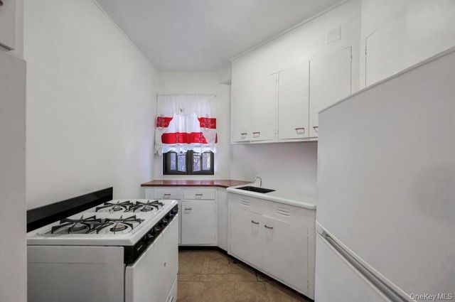 1690 Metropolitan Avenue 1E, Bronx, NY 10462