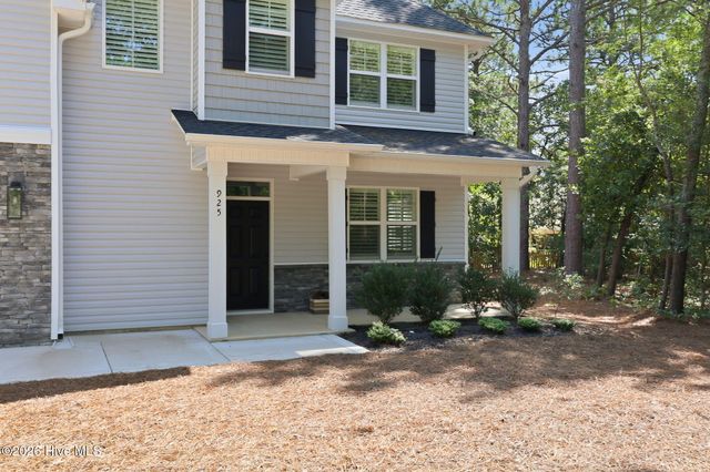 925 Cardinal Place, Vass, NC 28394