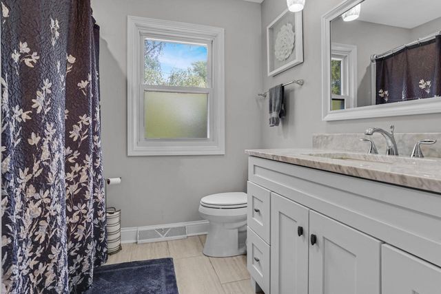 1626 Devonshire DRIVE, Cedarburg, WI 53012
