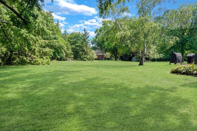 1626 Devonshire DRIVE, Cedarburg, WI 53012