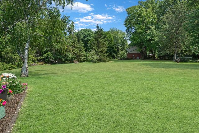 1626 Devonshire DRIVE, Cedarburg, WI 53012