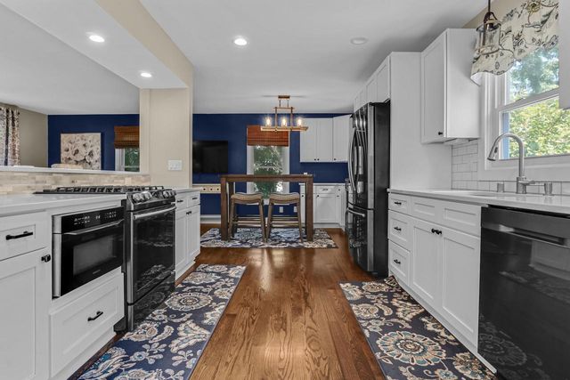 1626 Devonshire DRIVE, Cedarburg, WI 53012