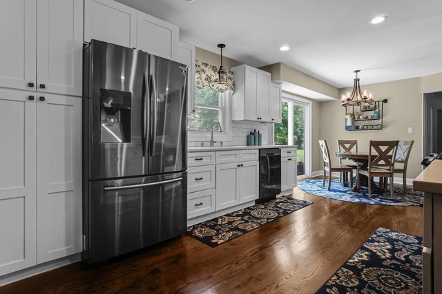 1626 Devonshire DRIVE, Cedarburg, WI 53012
