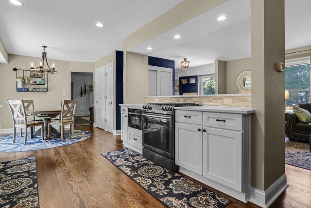 1626 Devonshire DRIVE, Cedarburg, WI 53012