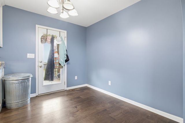 450 N Point Dr, Summertown, TN 38483