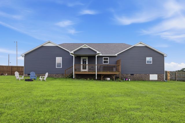 450 N Point Dr, Summertown, TN 38483