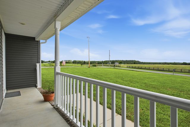 450 N Point Dr, Summertown, TN 38483
