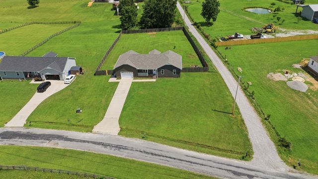 450 N Point Dr, Summertown, TN 38483
