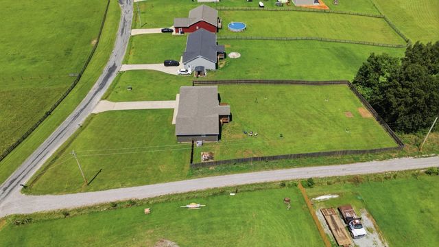450 N Point Dr, Summertown, TN 38483