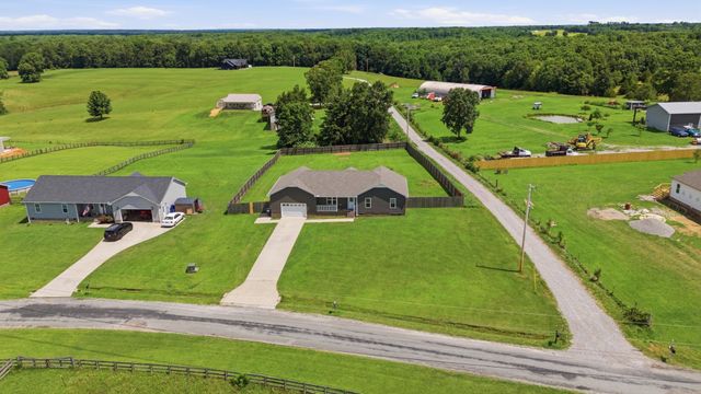450 N Point Dr, Summertown, TN 38483