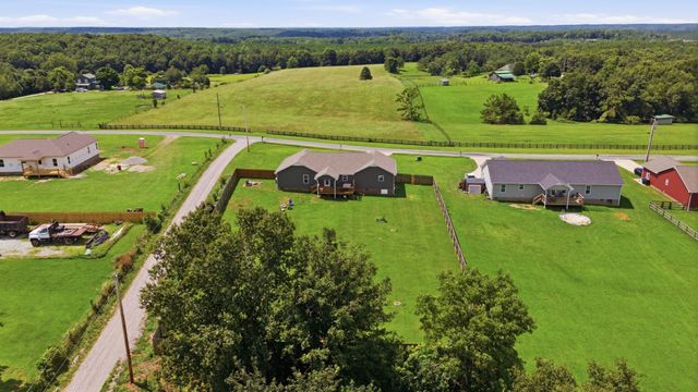 450 N Point Dr, Summertown, TN 38483