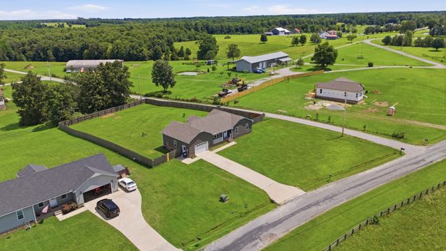 450 N Point Dr, Summertown, TN 38483