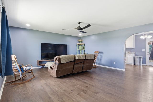 450 N Point Dr, Summertown, TN 38483