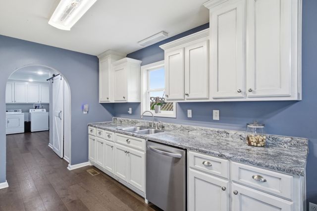 450 N Point Dr, Summertown, TN 38483