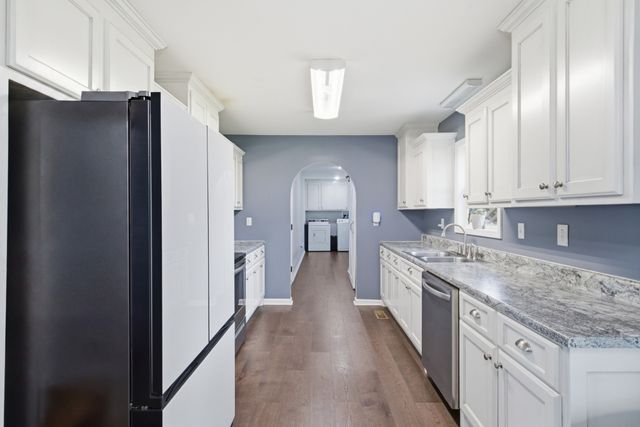 450 N Point Dr, Summertown, TN 38483