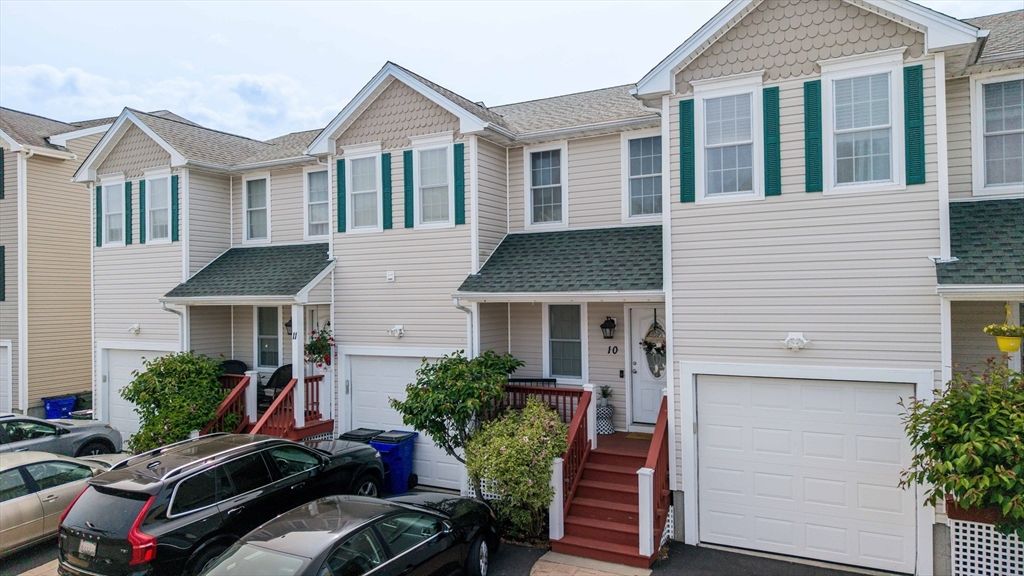 40 Winchester Ln 10, Fall River, MA 02721