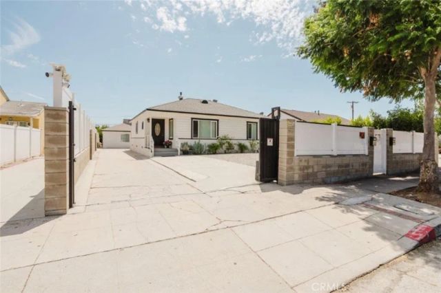 10826 Roscoe Boulevard, Sun Valley, CA 91352