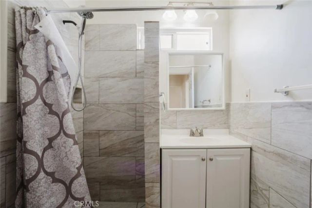 10826 Roscoe Boulevard, Sun Valley, CA 91352