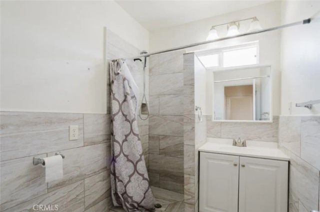 10826 Roscoe Boulevard, Sun Valley, CA 91352