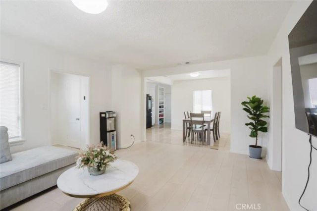 10826 Roscoe Boulevard, Sun Valley, CA 91352