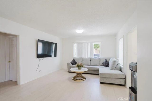 10826 Roscoe Boulevard, Sun Valley, CA 91352