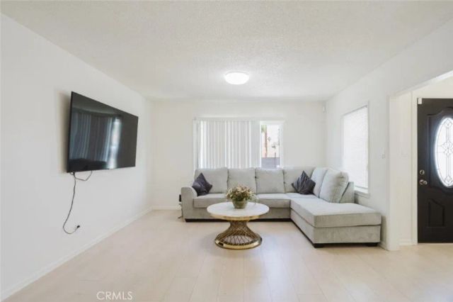 10826 Roscoe Boulevard, Sun Valley, CA 91352