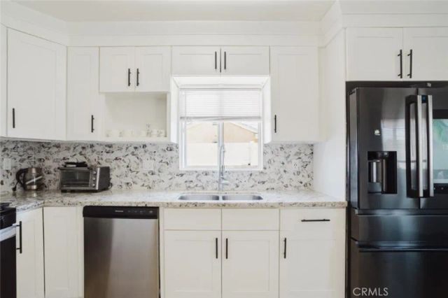 10826 Roscoe Boulevard, Sun Valley, CA 91352