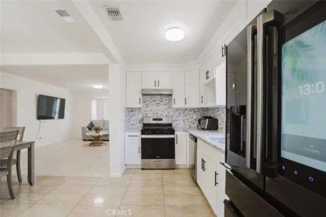 10826 Roscoe Boulevard, Sun Valley, CA 91352