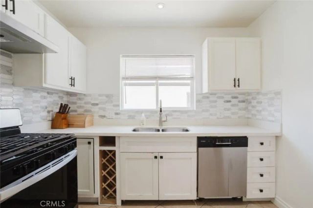 10826 Roscoe Boulevard, Sun Valley, CA 91352