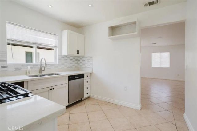 10826 Roscoe Boulevard, Sun Valley, CA 91352