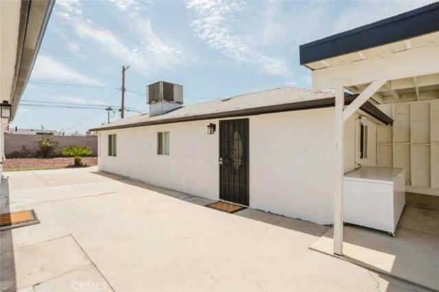 10826 Roscoe Boulevard, Sun Valley, CA 91352