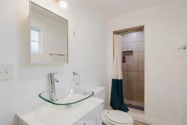 10826 Roscoe Boulevard, Sun Valley, CA 91352