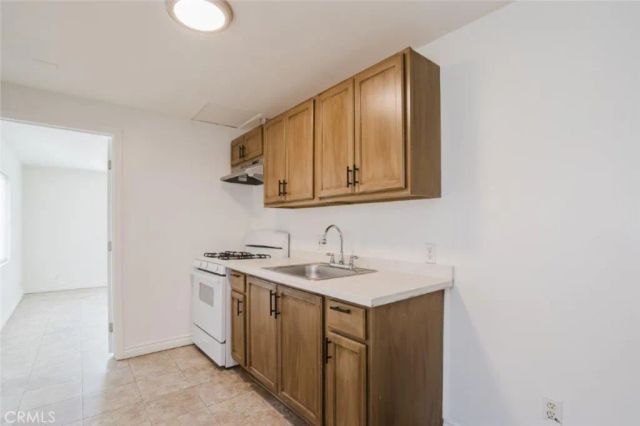 10826 Roscoe Boulevard, Sun Valley, CA 91352