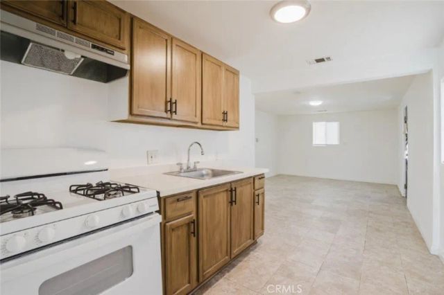 10826 Roscoe Boulevard, Sun Valley, CA 91352