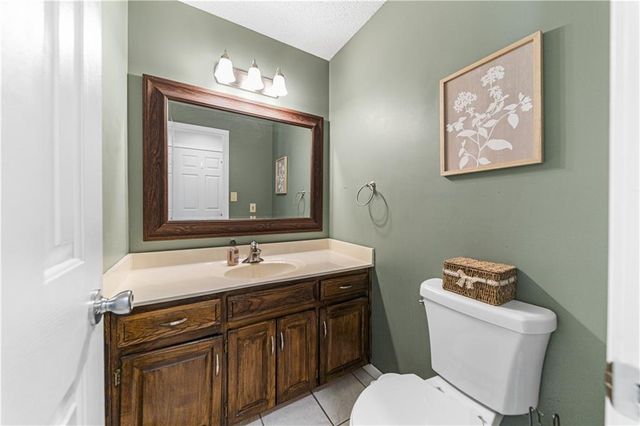 139 The Woodlands Drive, Gladstone, MO 64118