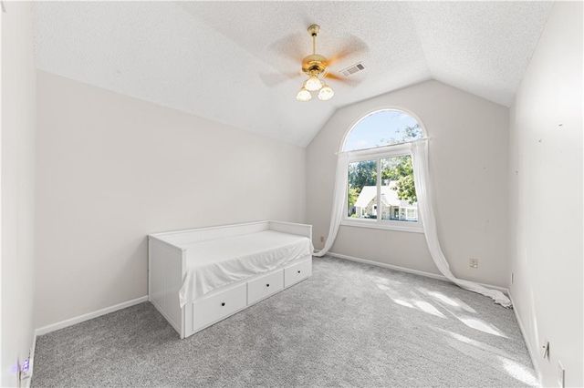 139 The Woodlands Drive, Gladstone, MO 64118