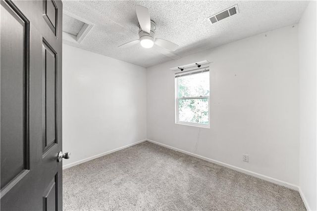 139 The Woodlands Drive, Gladstone, MO 64118