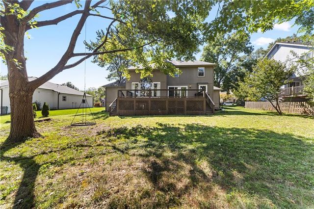 139 The Woodlands Drive, Gladstone, MO 64118