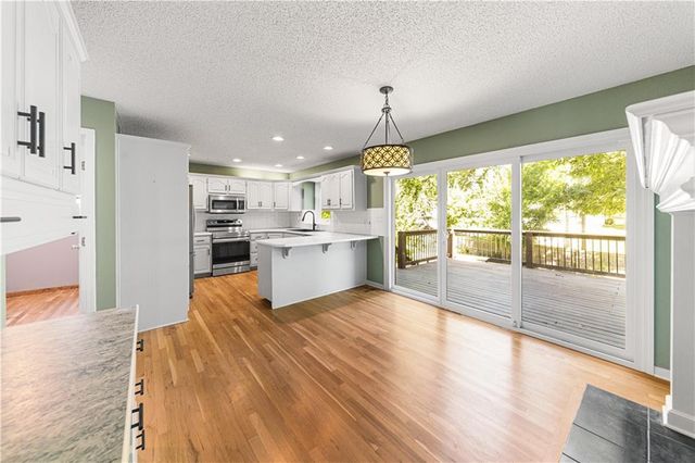 139 The Woodlands Drive, Gladstone, MO 64118
