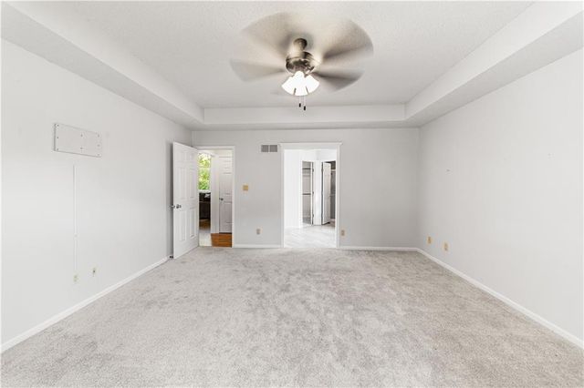 139 The Woodlands Drive, Gladstone, MO 64118
