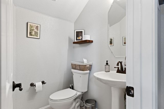 370 Ledge Stone DR, Austin, TX 78737